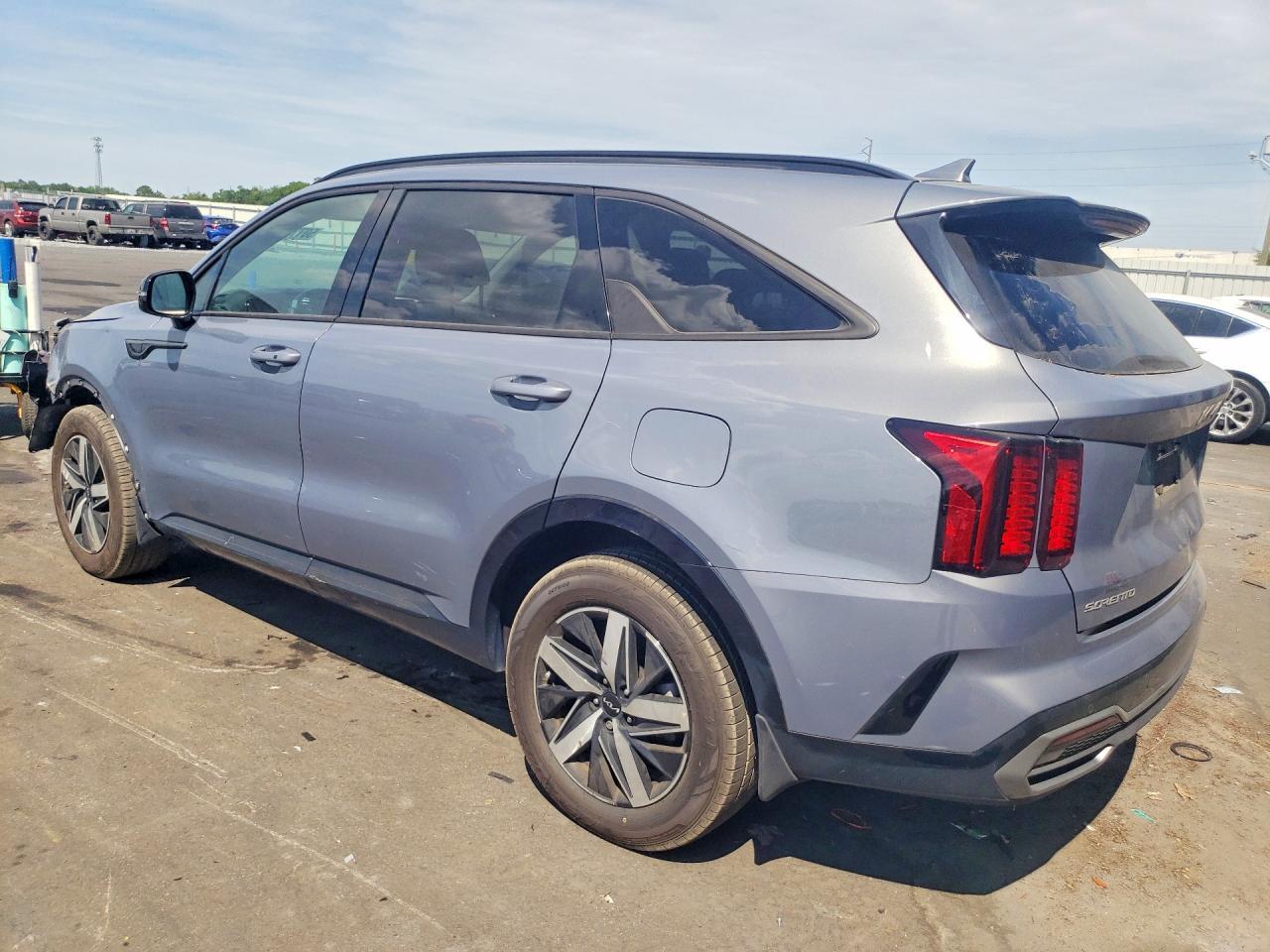 2023 Kia Sorento S - Image 2