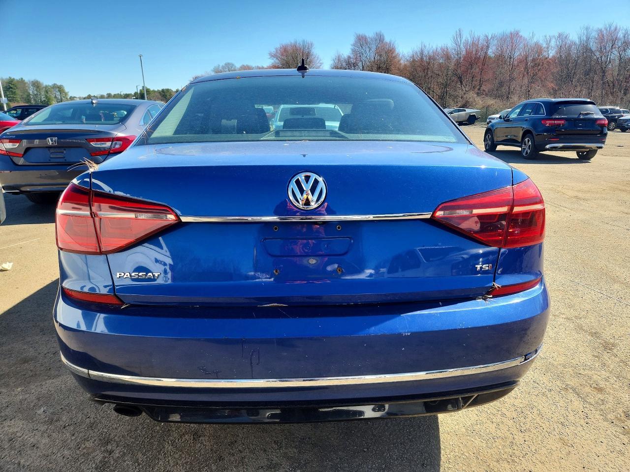 2017 Volkswagen Passat R-Line - Фото 6