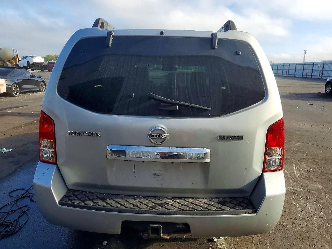 2011 Nissan Pathfinder S - Image 6
