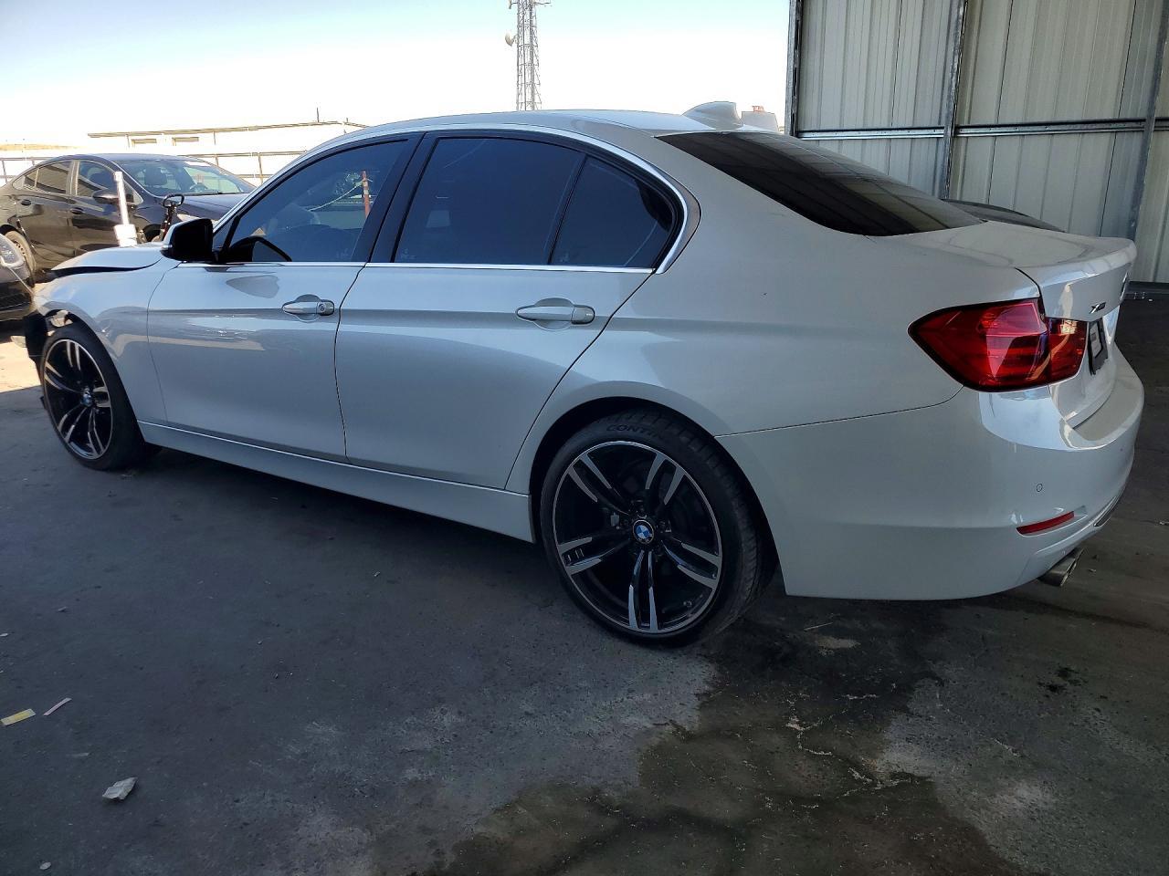 2015 BMW 328I - Фото 2