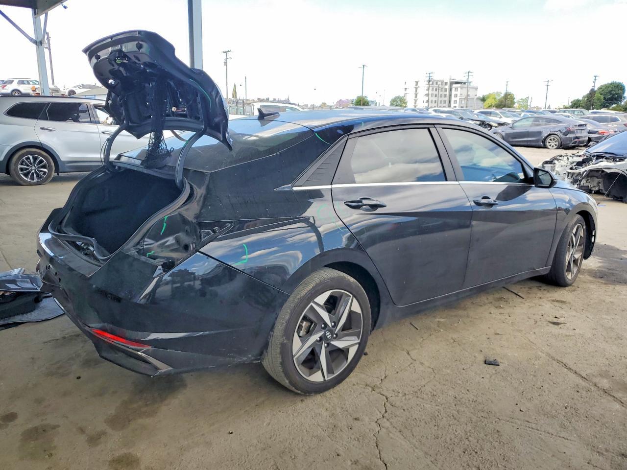 2022 Hyundai Elantra Se 4D Sedan - Image 3