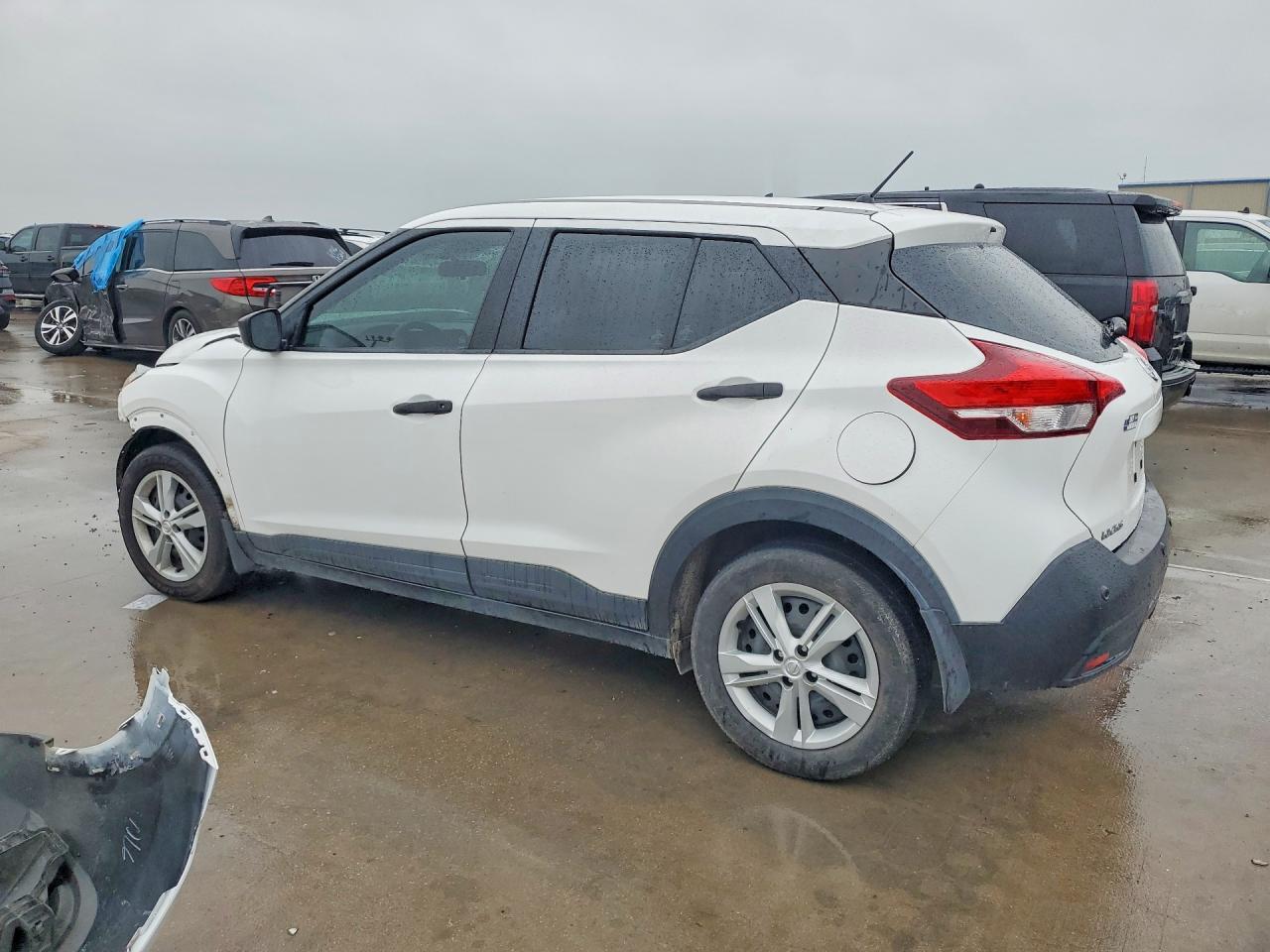 2020 Nissan Kicks S - Фото 2