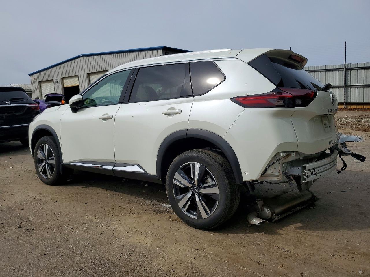 2023 Nissan Rogue Sl - Image 2