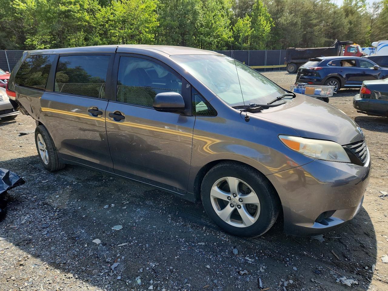 2012 Toyota Sienna Base 7-Passenger - Фото 4