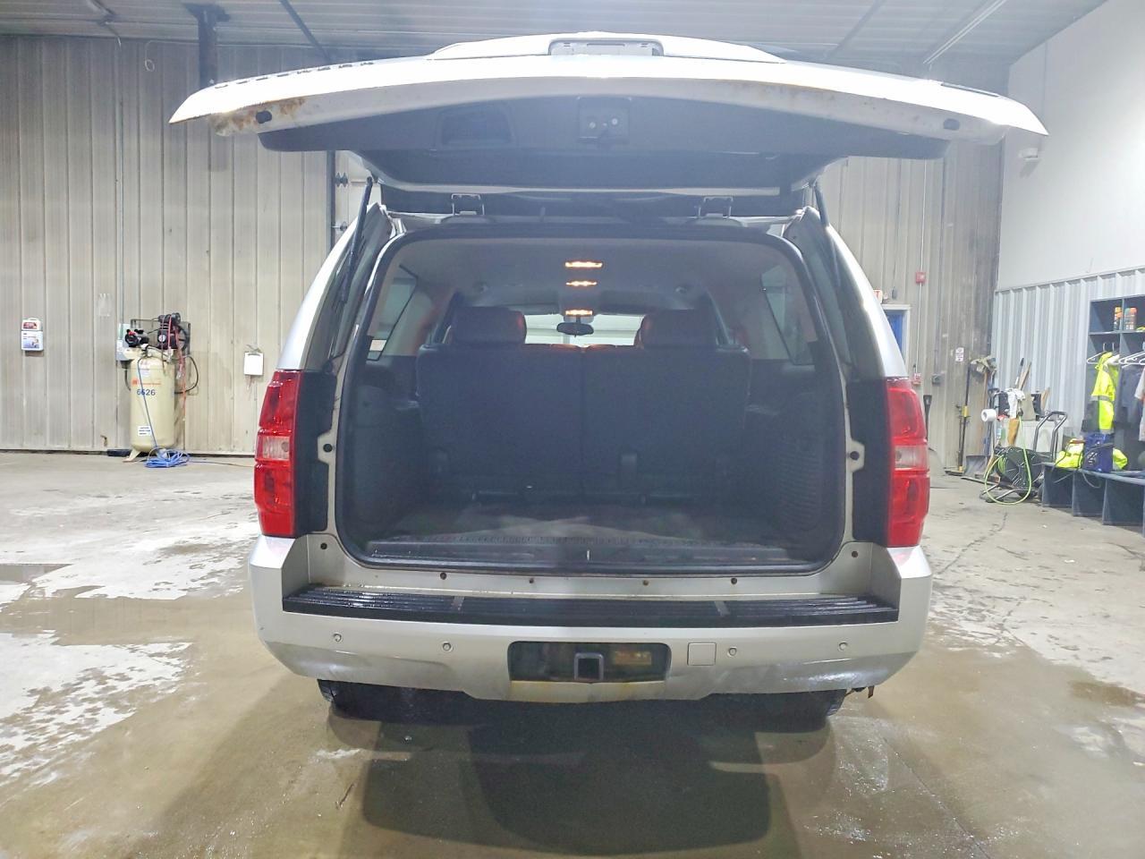 2010 Chevrolet Suburban K1500 Lt - Фото 6