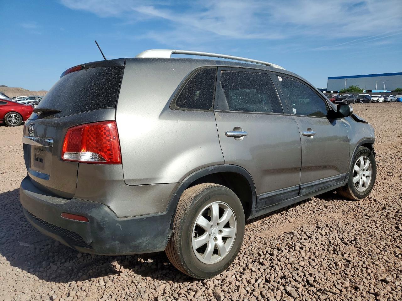 2011 Kia Sorento Lx - Image 3