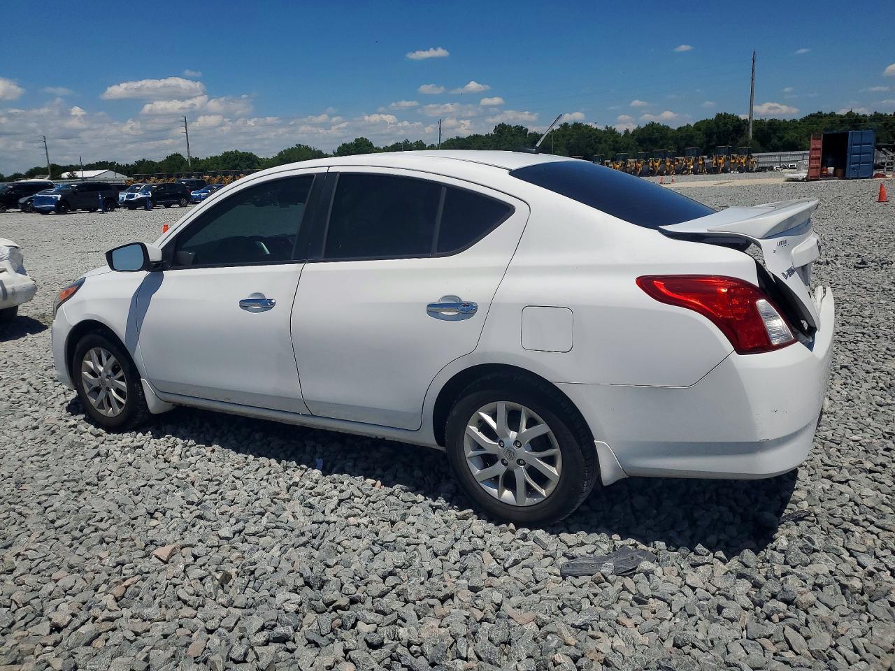 2018 Nissan Versa Sv - Image 2