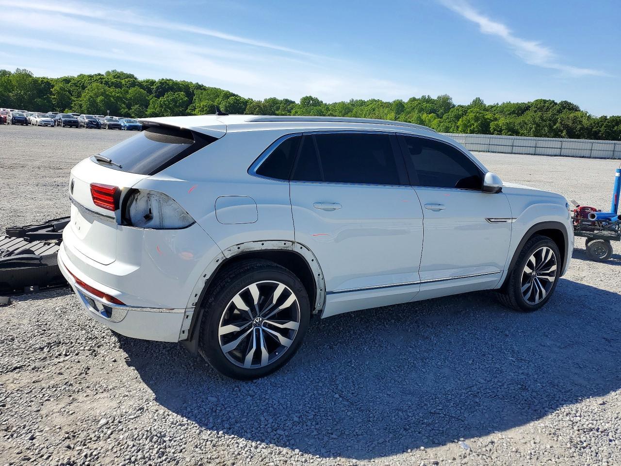2021 Volkswagen Atlas Cross Sport Sel R-Line - Image 3
