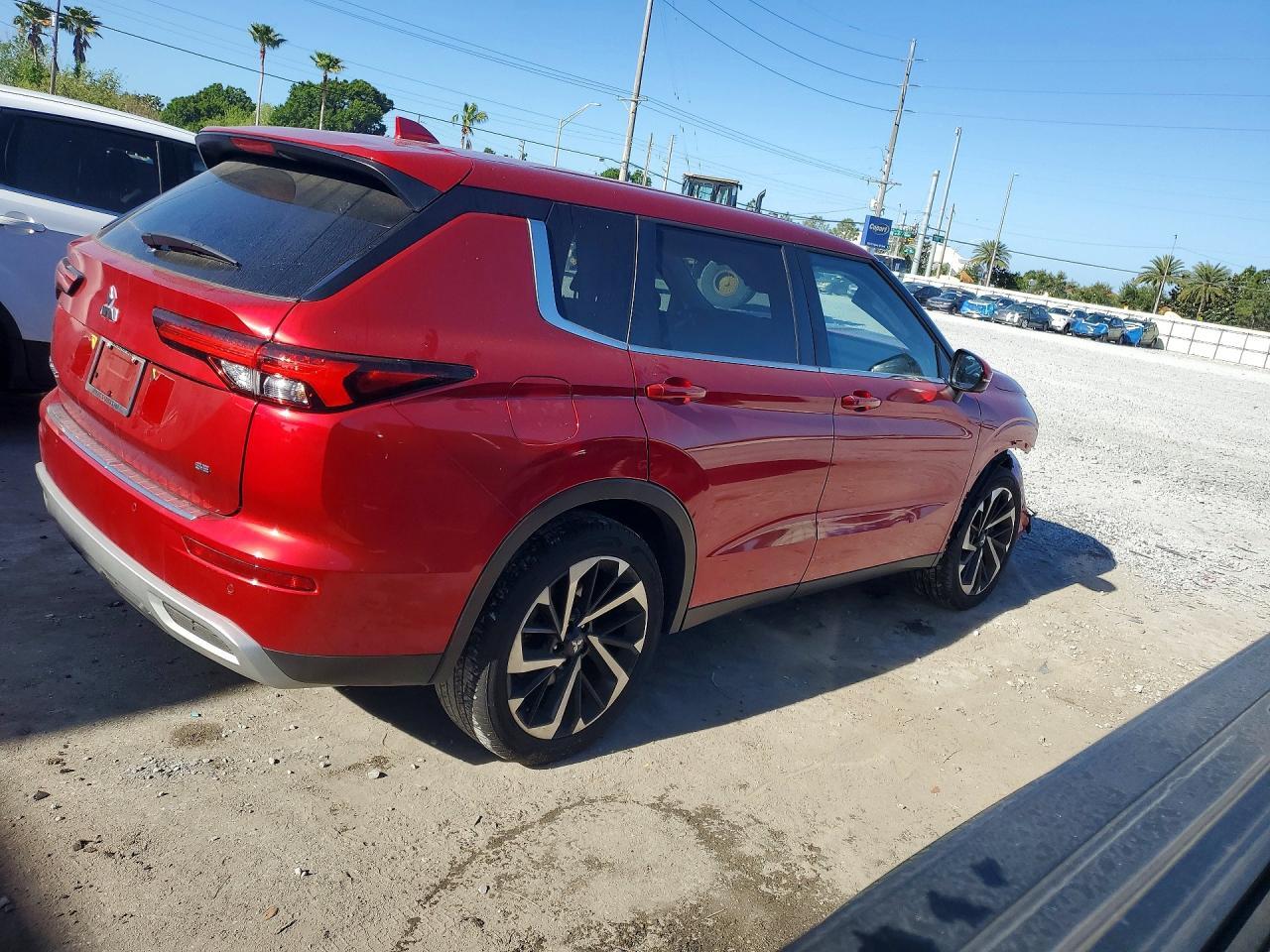 2024 Mitsubishi Outlander Se - Image 3