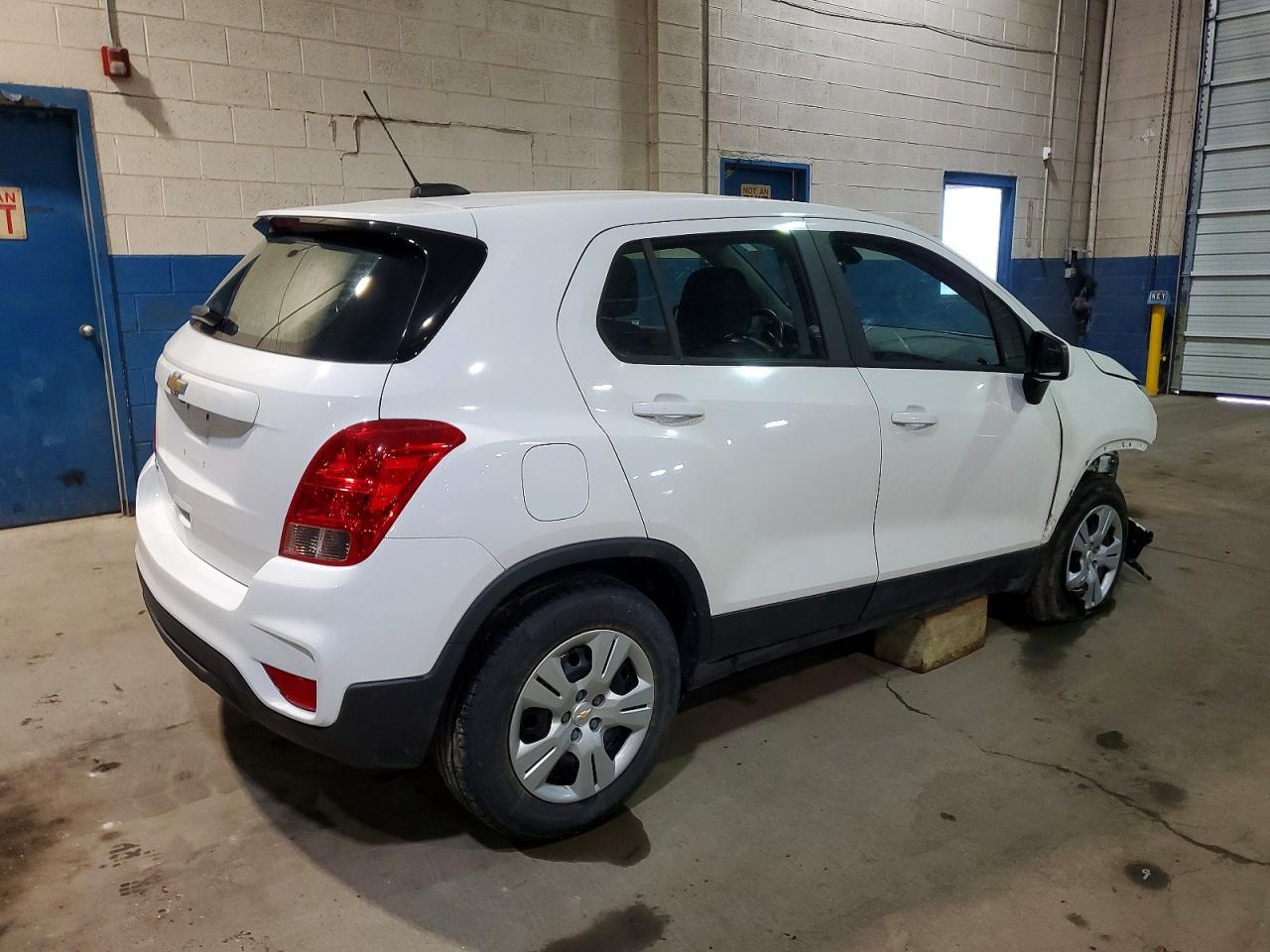 2018 Chevrolet Trax Ls - Image 4