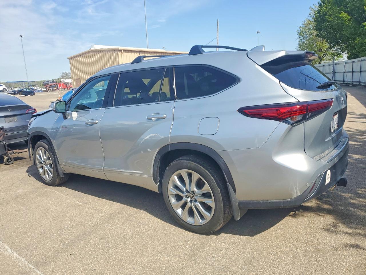 2020 Toyota Highlander Hybrid Limited - Image 2