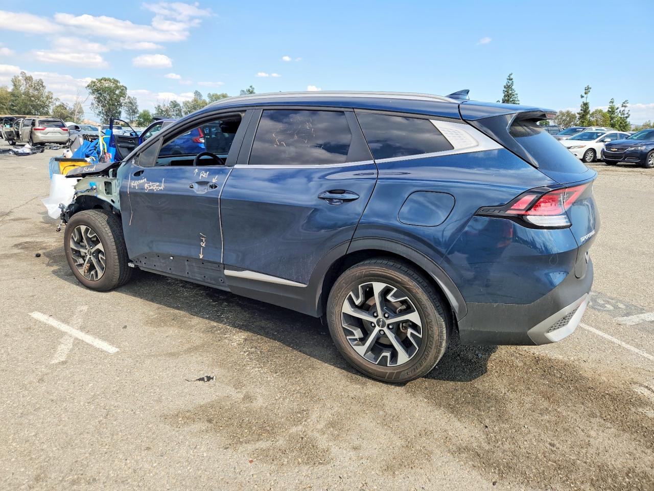 2023 Kia Sportage Hybrid Ex - Image 2