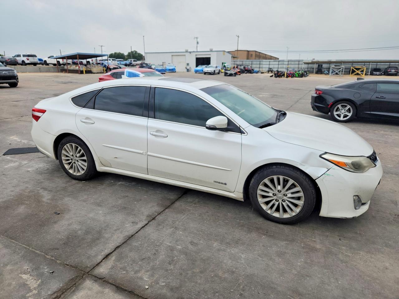 2015 Toyota Avalon Hybrid Limited - Image 4