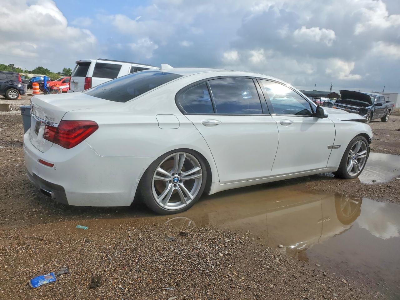 2014 BMW 740 I - Фото 3