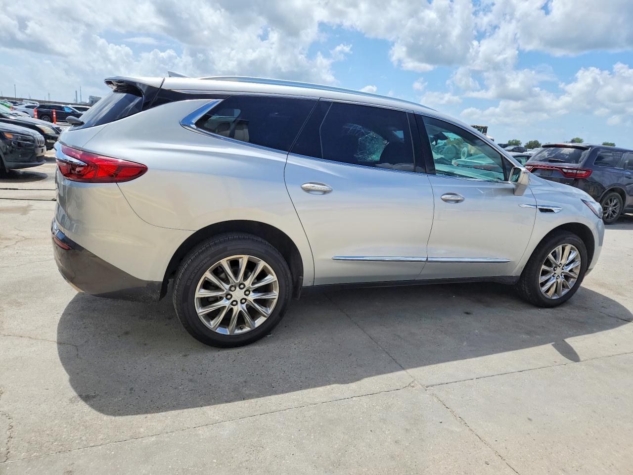 2019 Buick Enclave Essence - Image 3