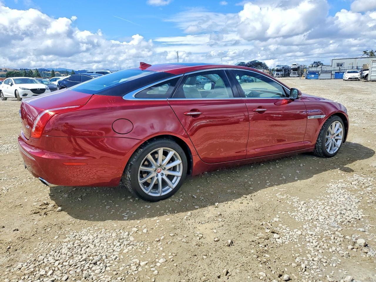 2014 Jaguar Xj - Image 3