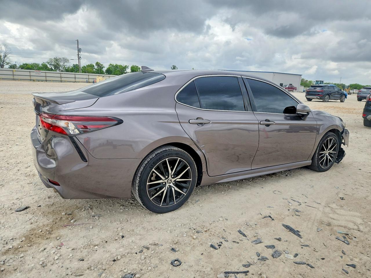2022 Toyota Camry Se - Фото 3
