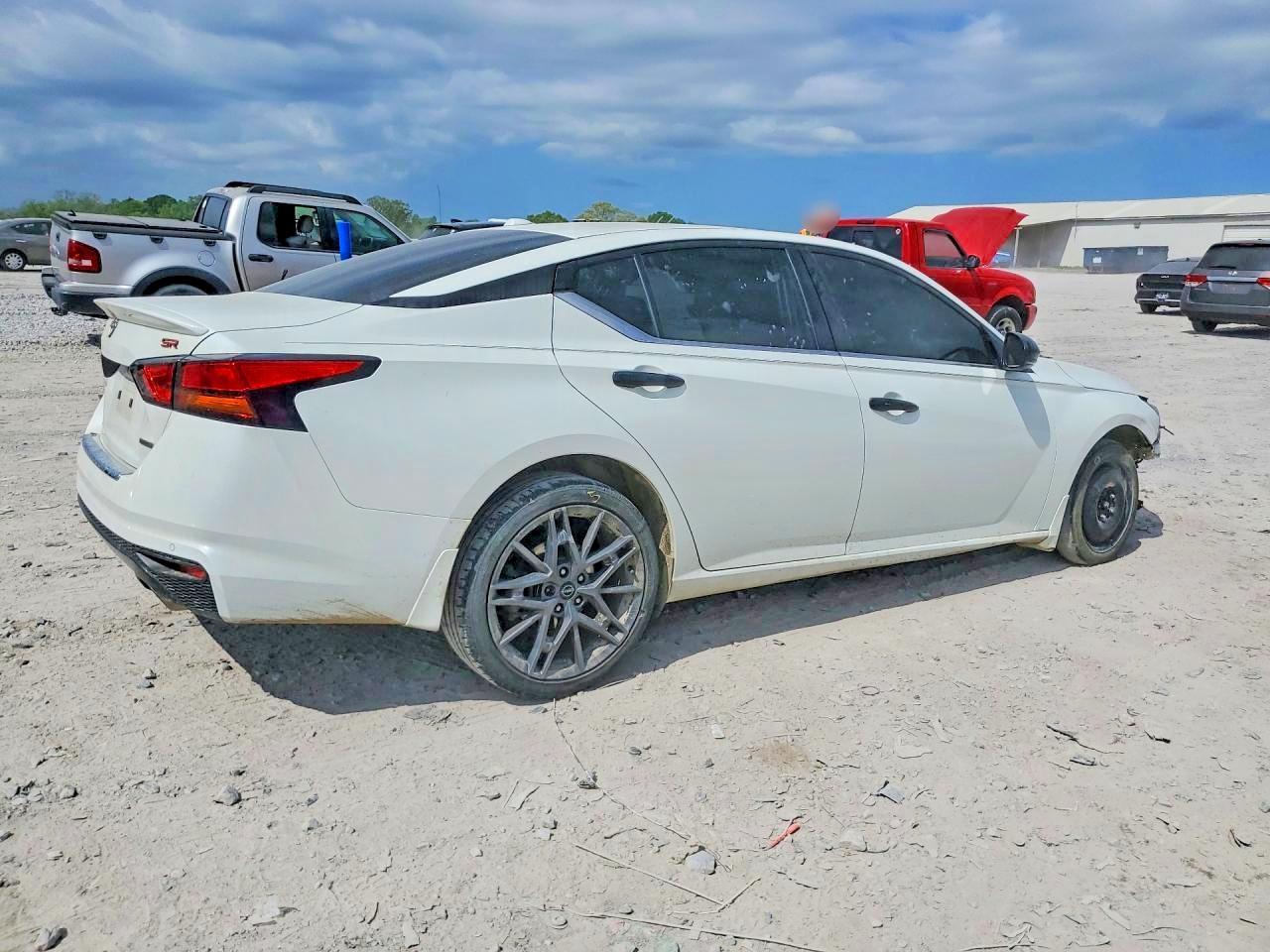 2023 Nissan Altima 2.0 Sr - Фото 3