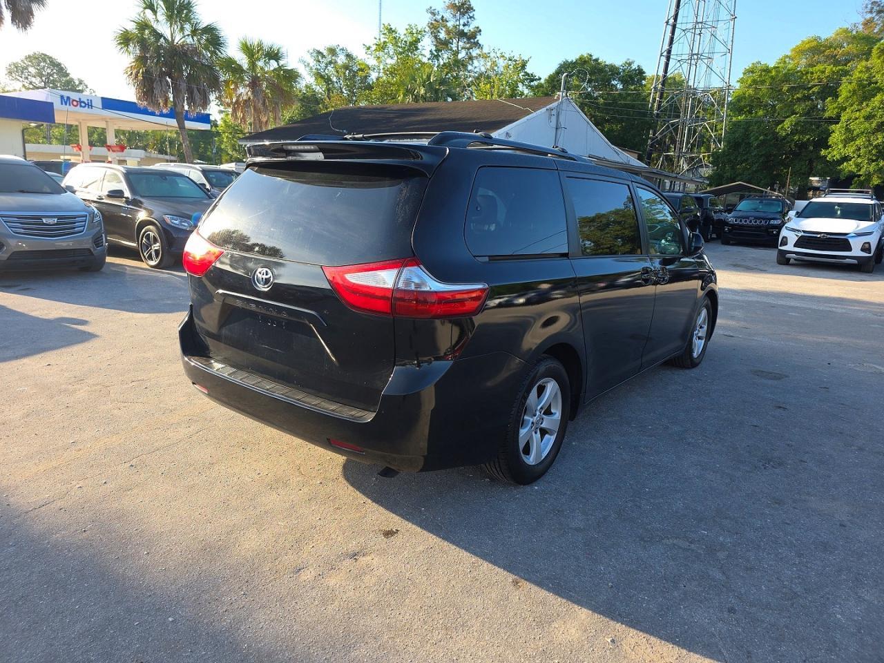 2015 Toyota Sienna Le - Фото 4