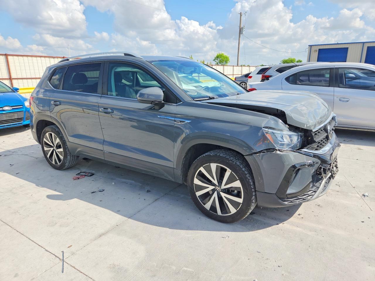 2022 Volkswagen Taos Se - Фото 4