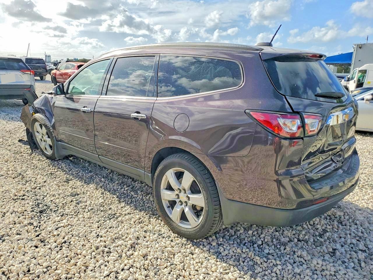 2016 Chevrolet Traverse Lt - Image 2