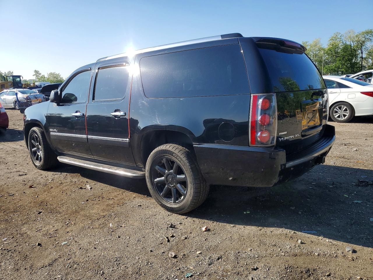 2010 GMC Yukon Xl Denali - Image 2