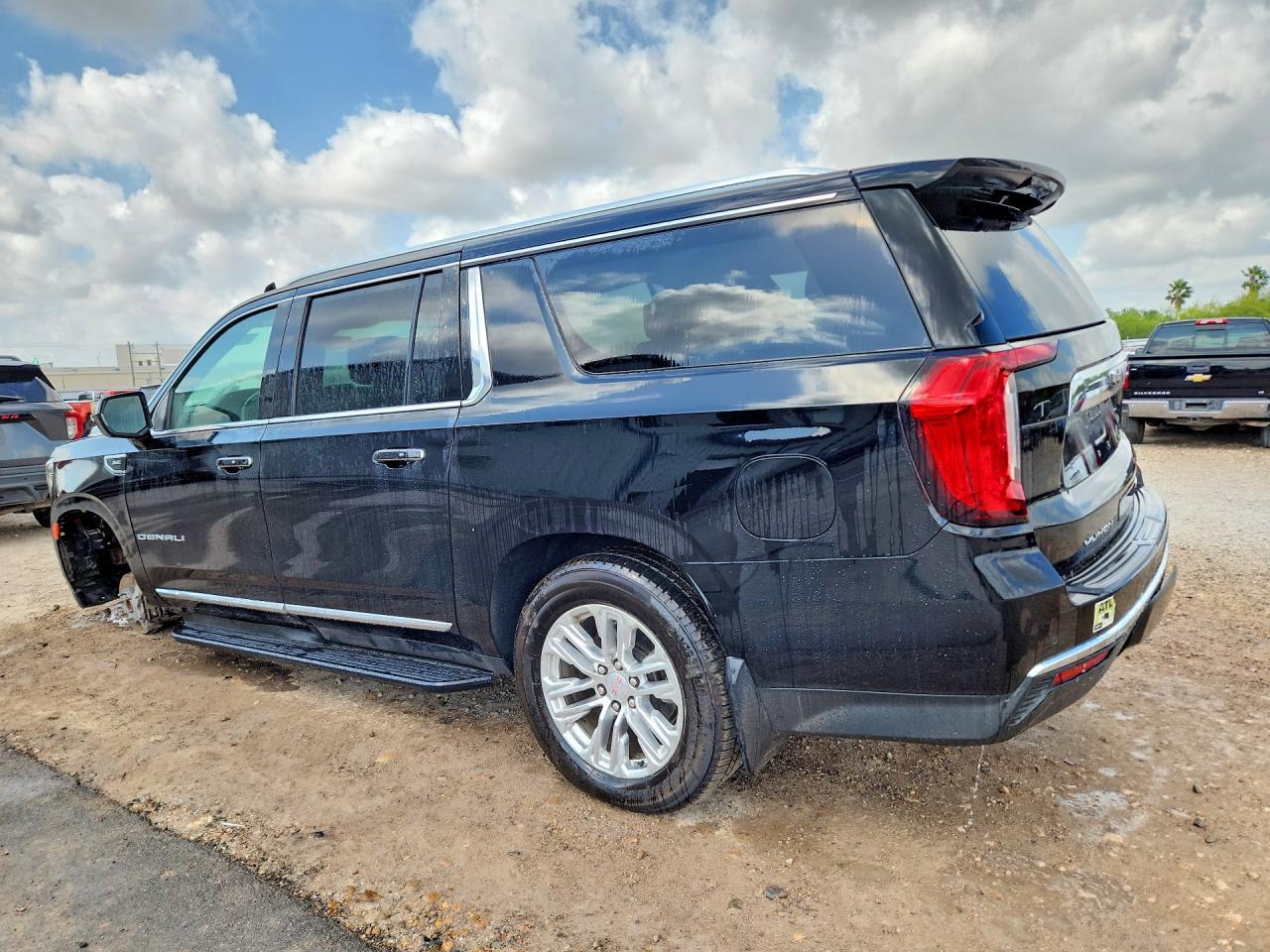 2021 GMC Yukon Xl C1500 Slt - Фото 2