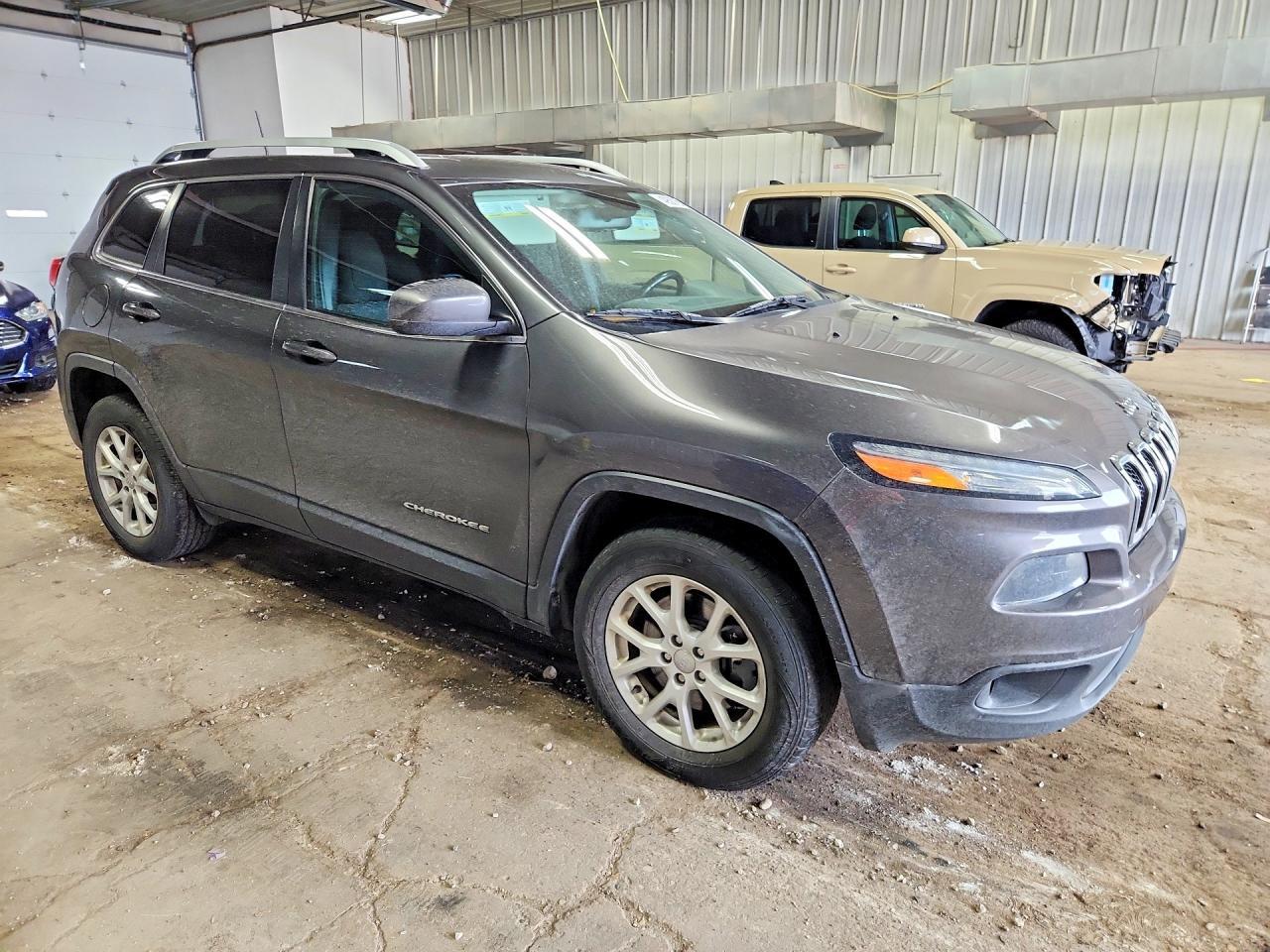 2016 Jeep Cherokee Latitude - Image 4