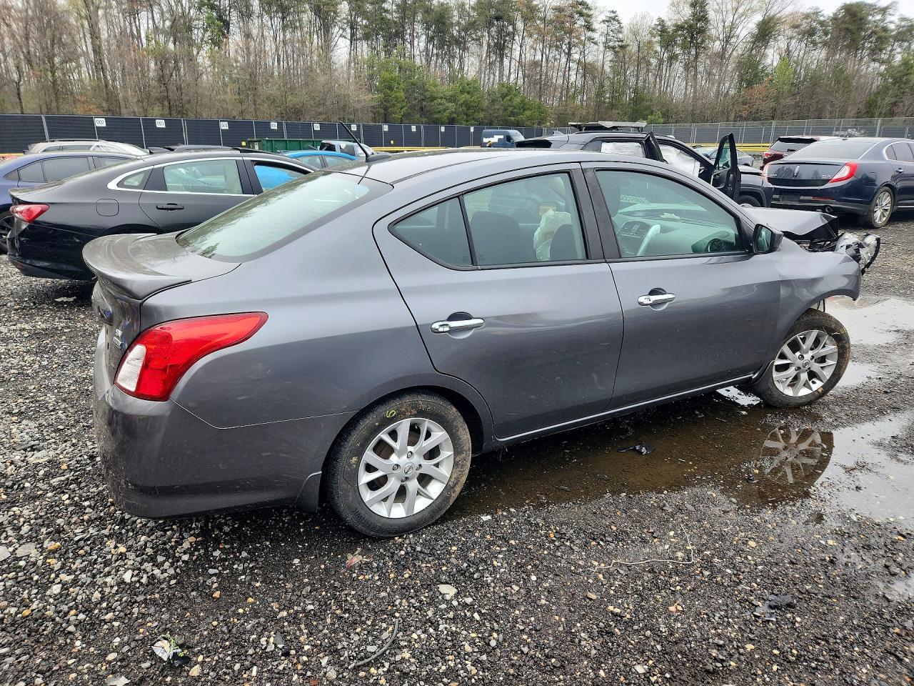 2019 Nissan Versa Sv - Фото 3
