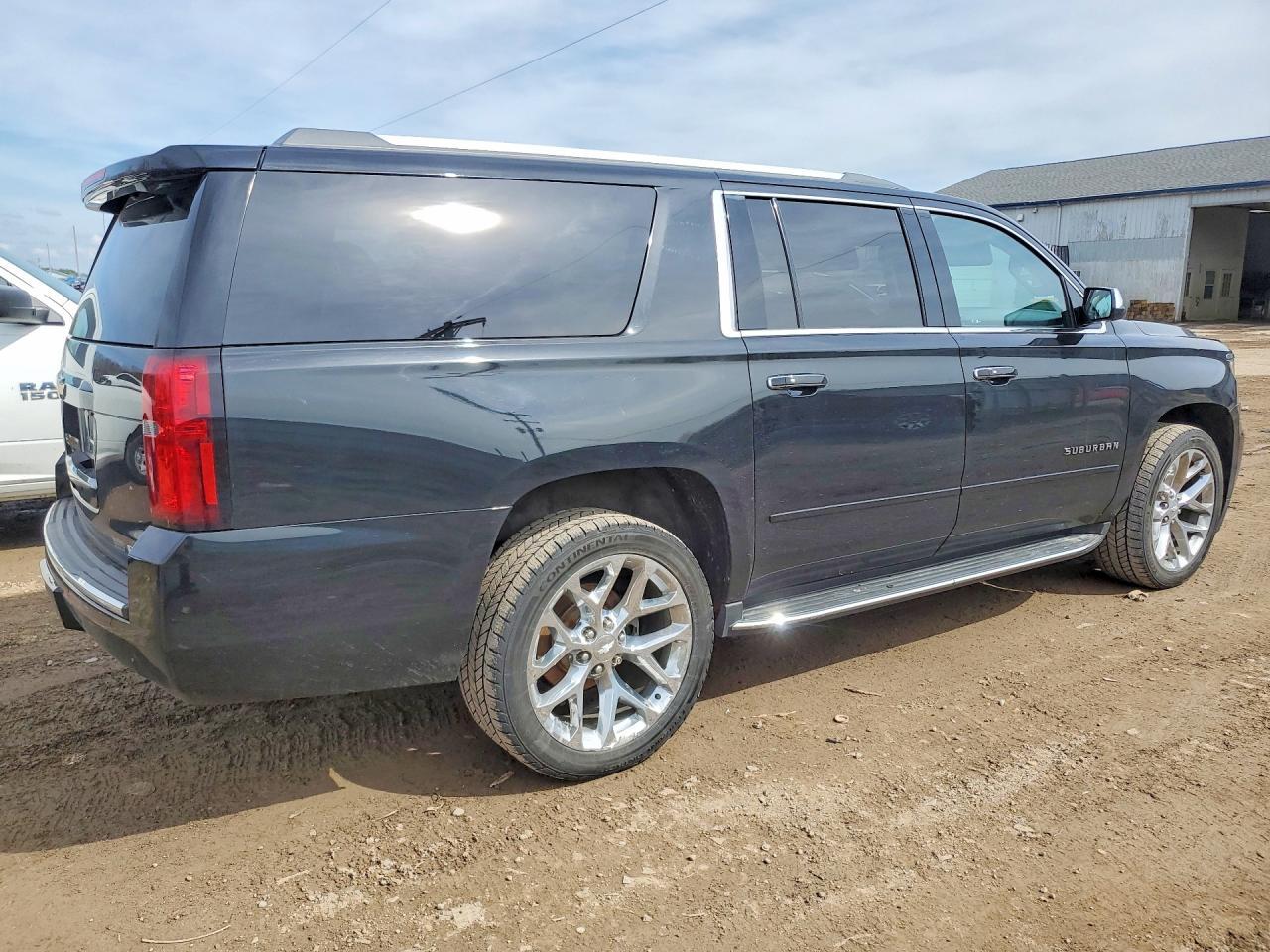 2017 Chevrolet Suburban K1500 Premier - Image 3