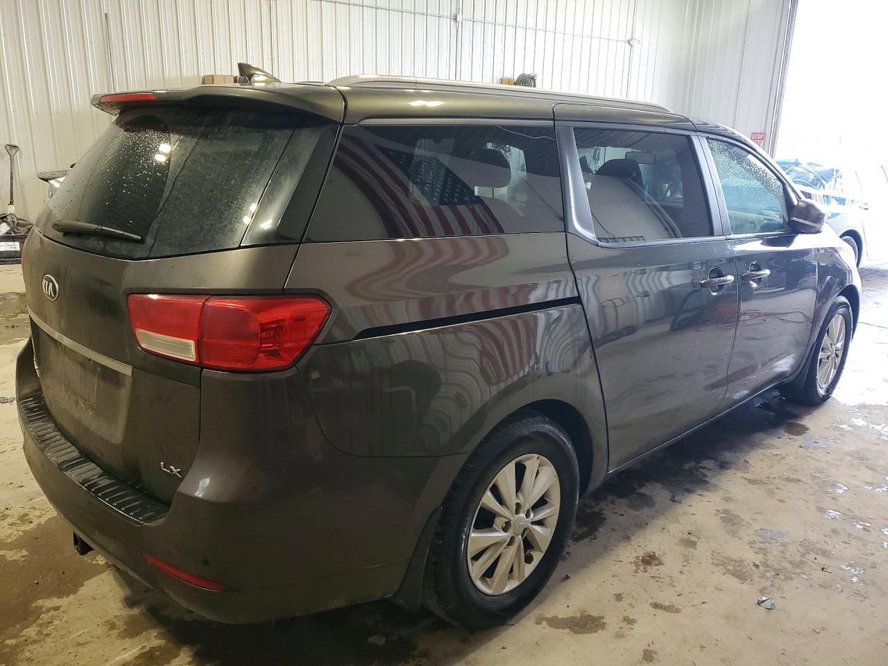 2016 Kia Sedona Lx - Image 3