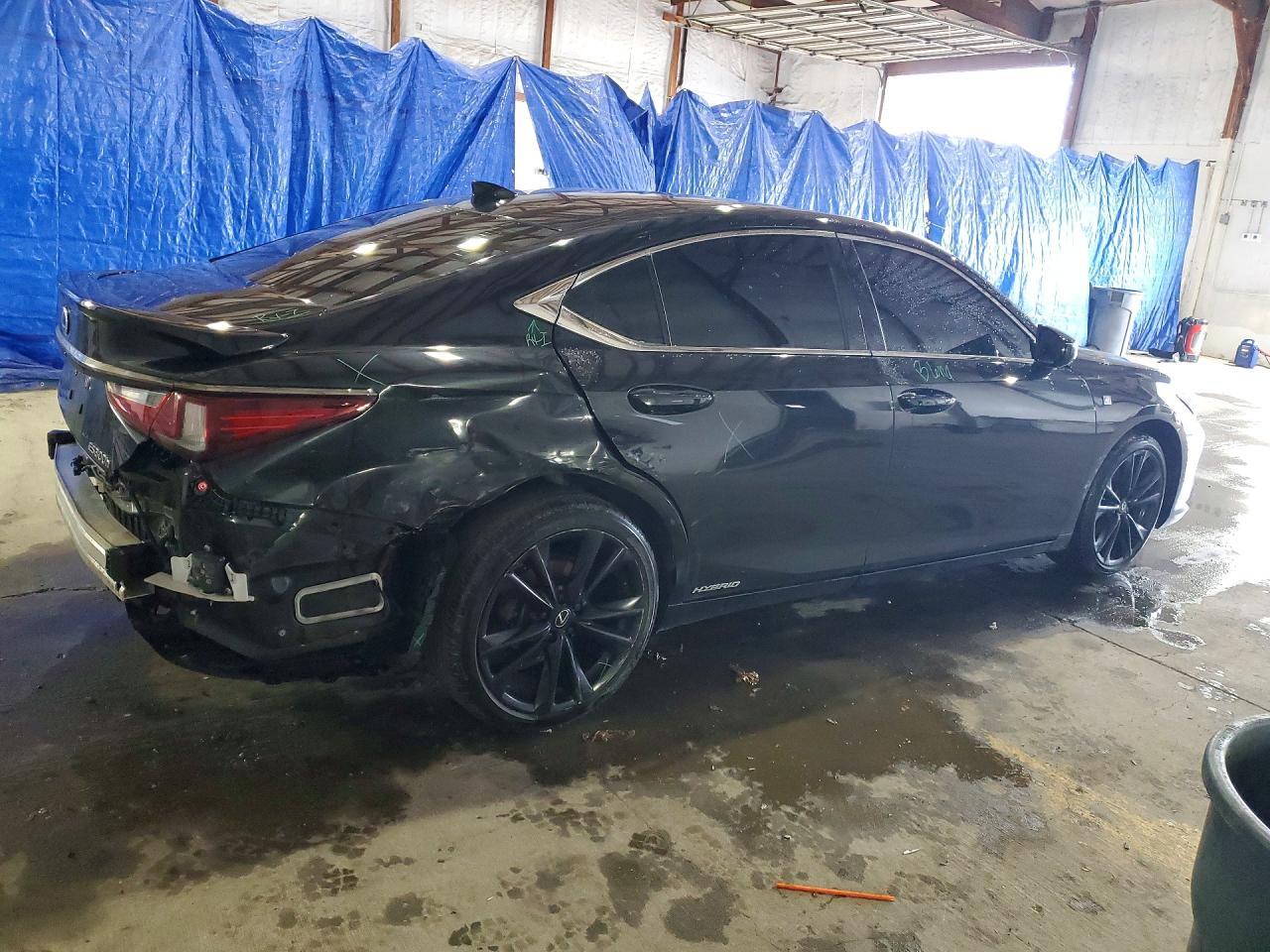 2022 Lexus Es 300H F Sport - Фото 3