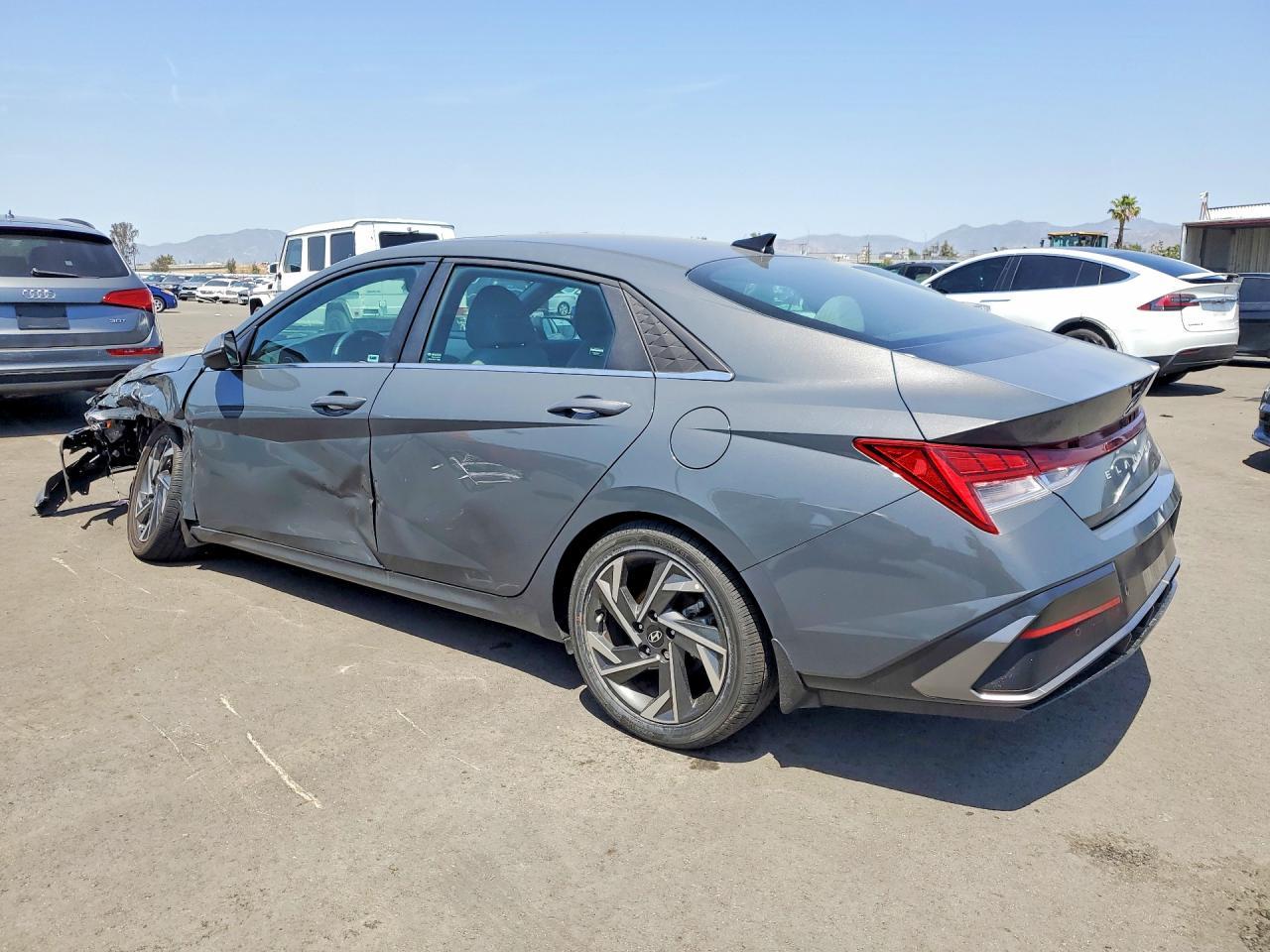 2024 Hyundai Elantra Limited - Фото 2