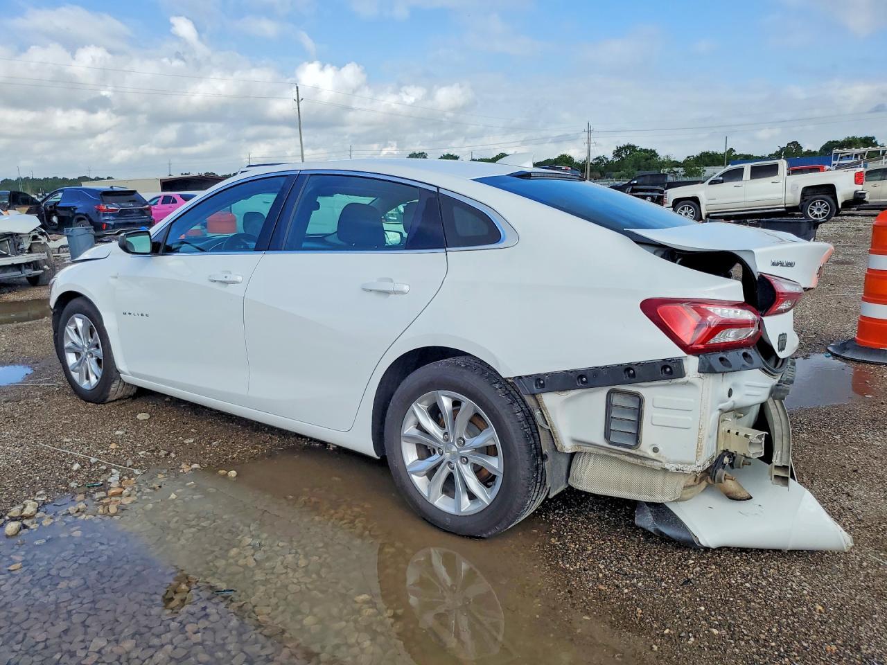 2020 Chevrolet Malibu Lt - Image 2