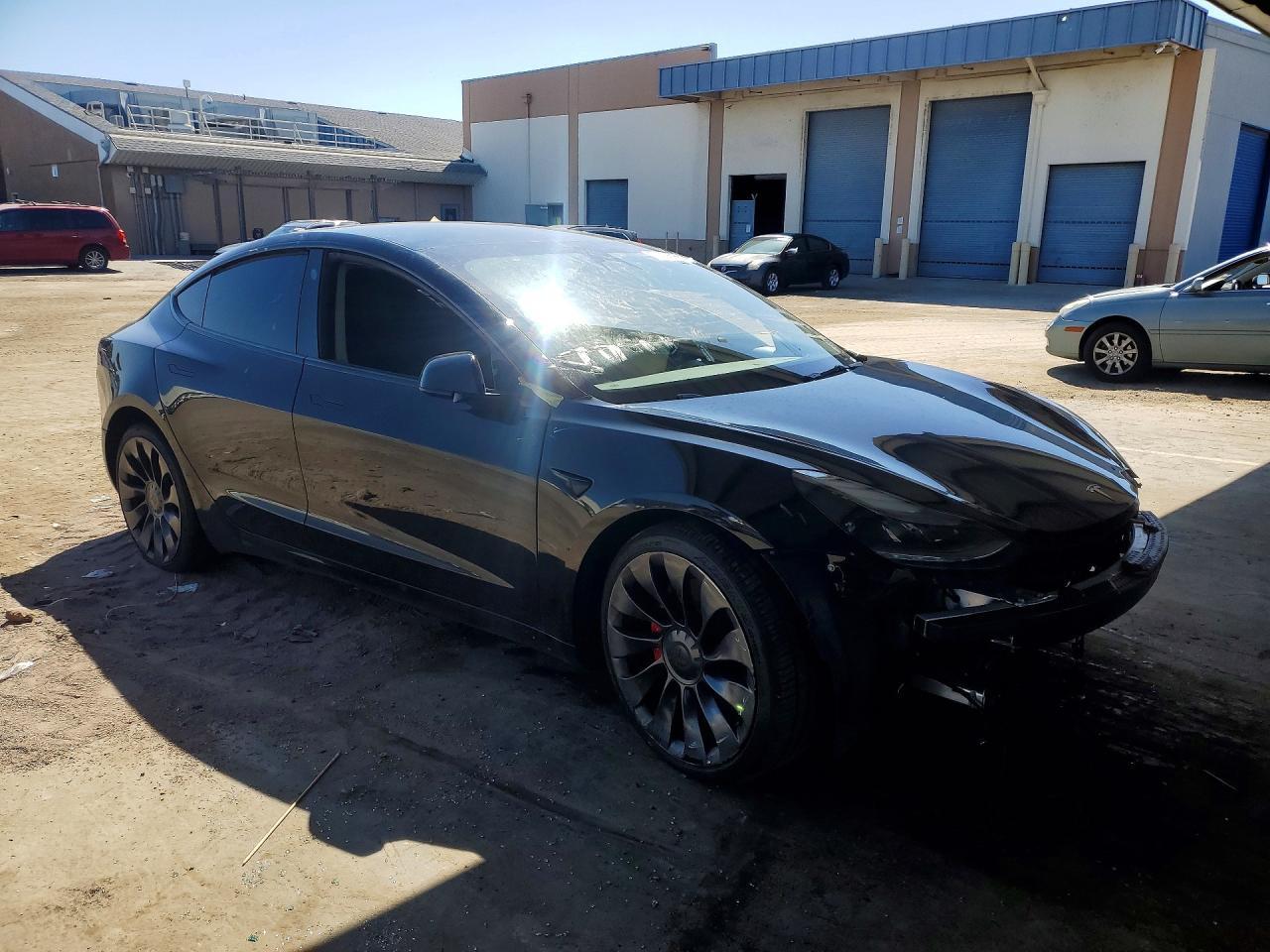 2022 Tesla Model 3 - Фото 4