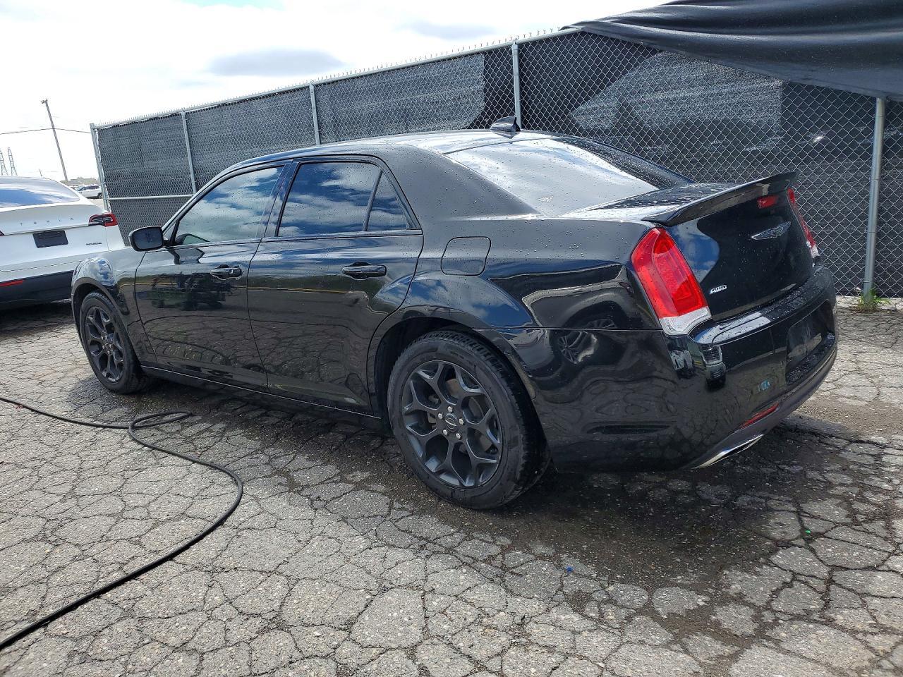 2020 Chrysler 300 S - Фото 2
