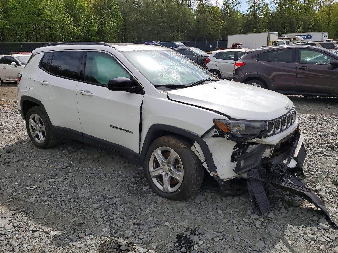 2023 Jeep Compass Latitude - Image 4
