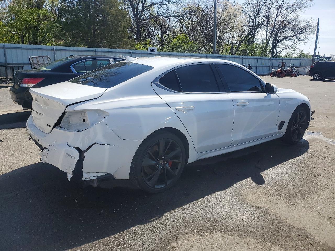 2023 Genesis G70 3.3T Standard - Image 3