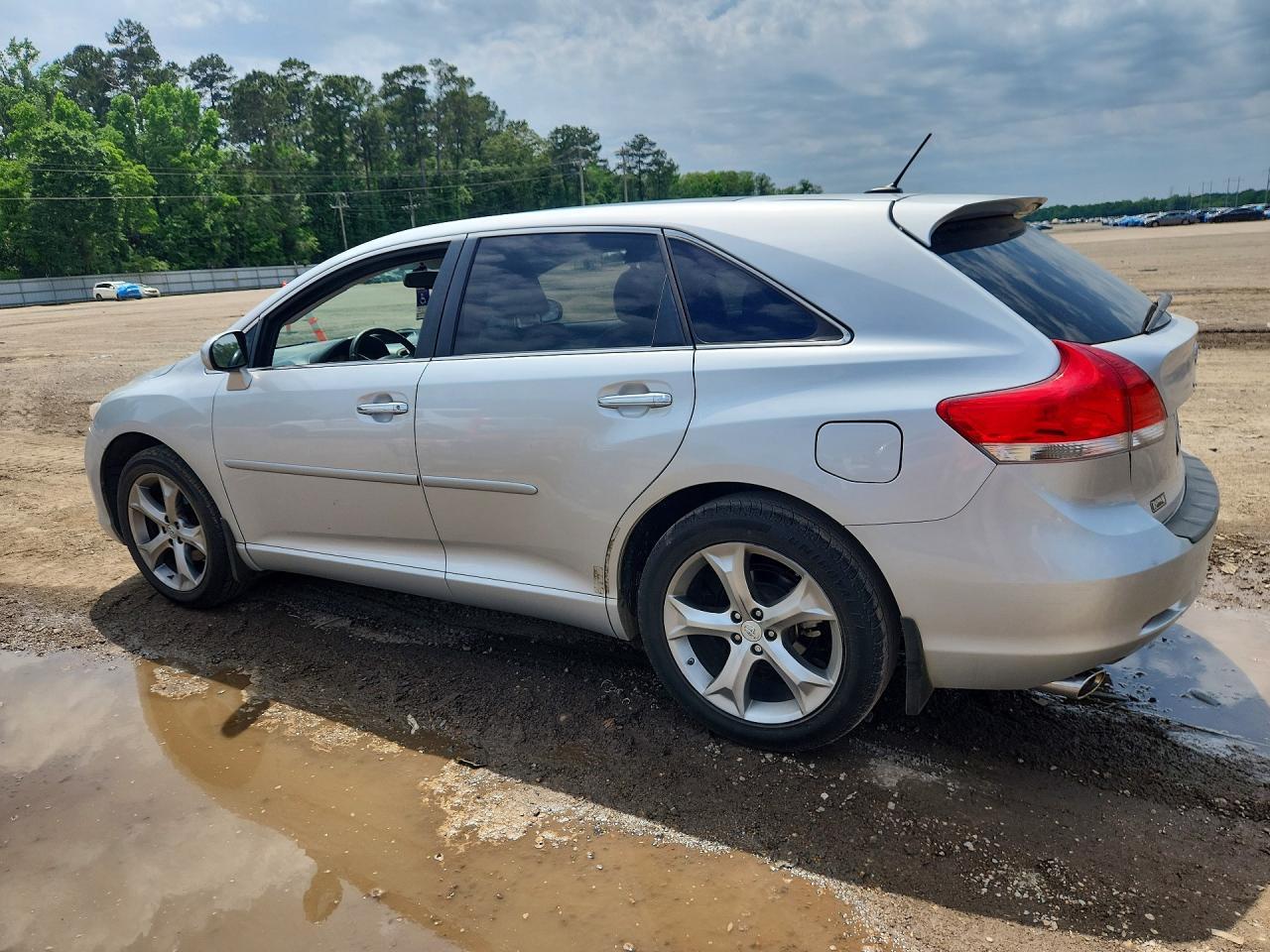 2009 Toyota Venza - Image 2