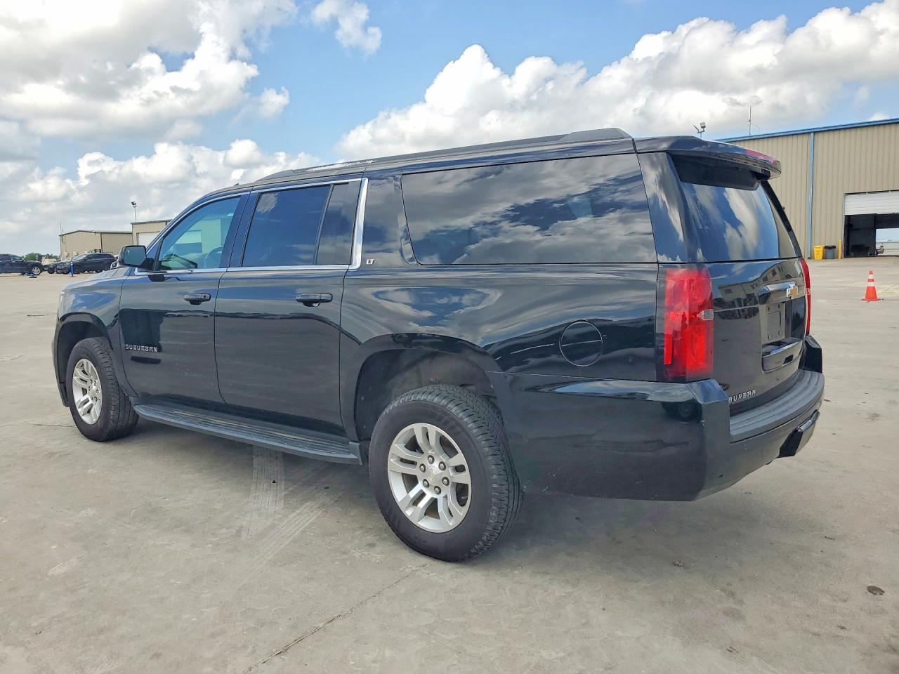2019 Chevrolet Suburban C1500 Lt - Image 2