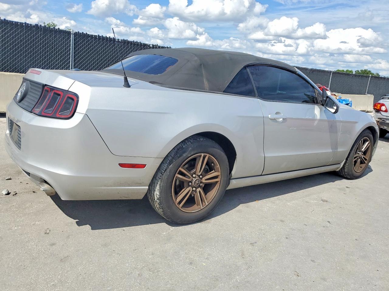 2013 Ford Mustang - Image 3