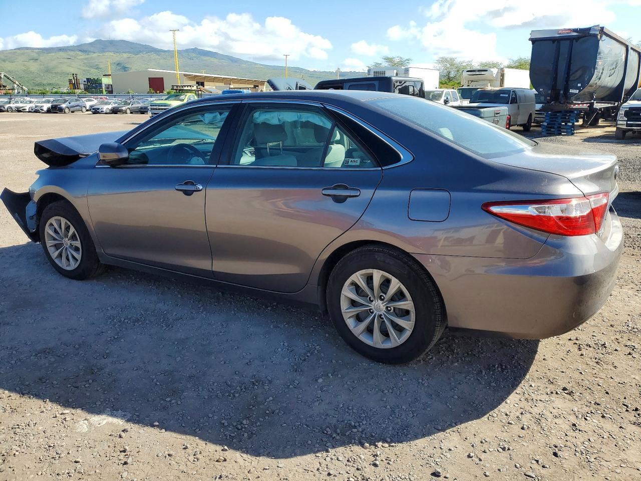 2016 Toyota Camry Le - Фото 2