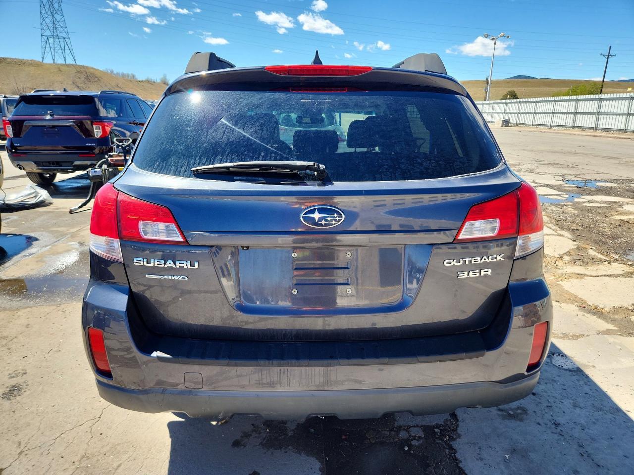 2011 Subaru Outback 3.6R Limited - Image 6