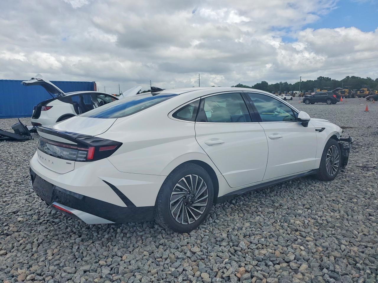 2025 Hyundai Sonata Hybrid Sel - Image 3