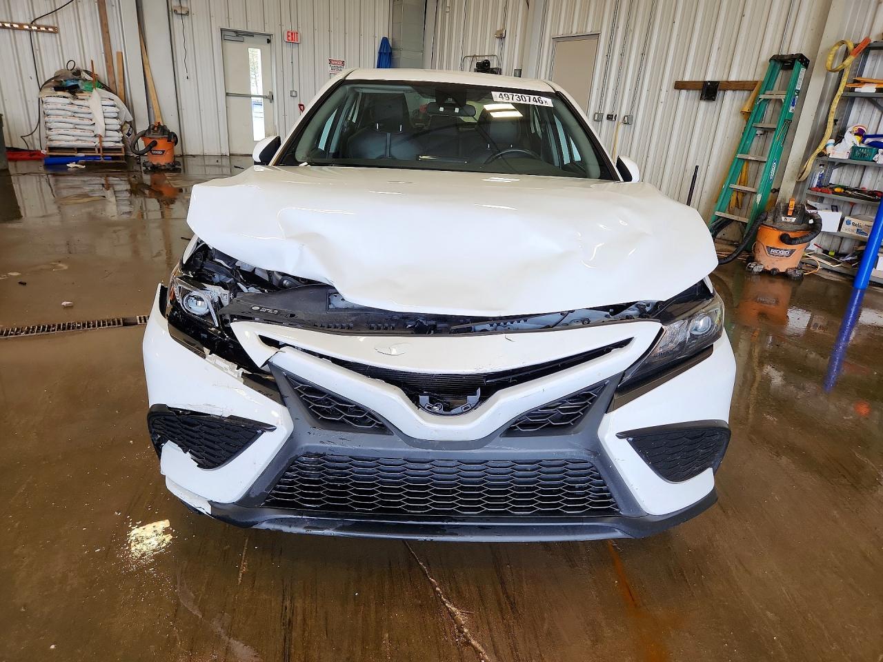 2022 Toyota Camry Se - Фото 5