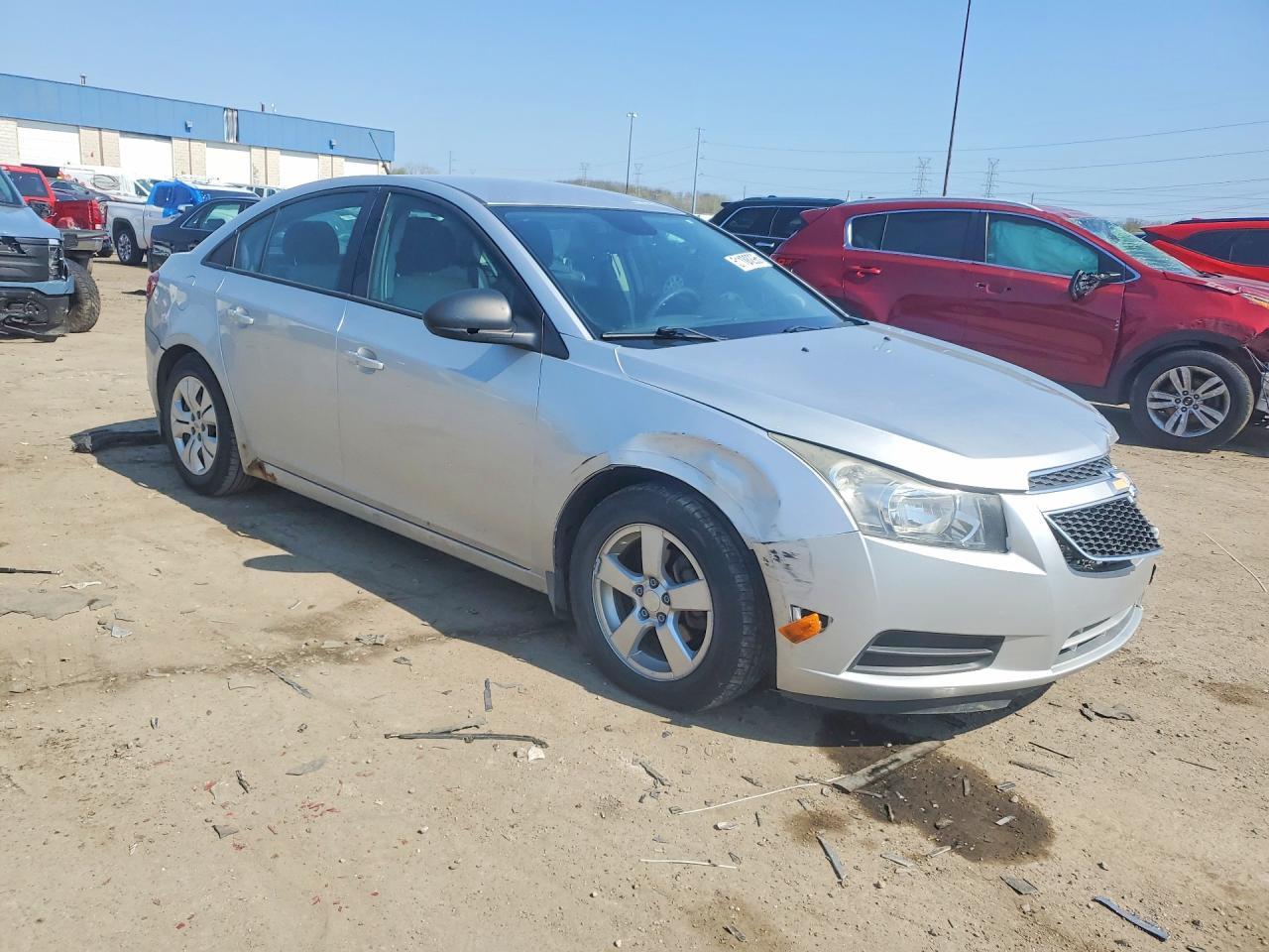 2014 Chevrolet Cruze Ls - Image 4