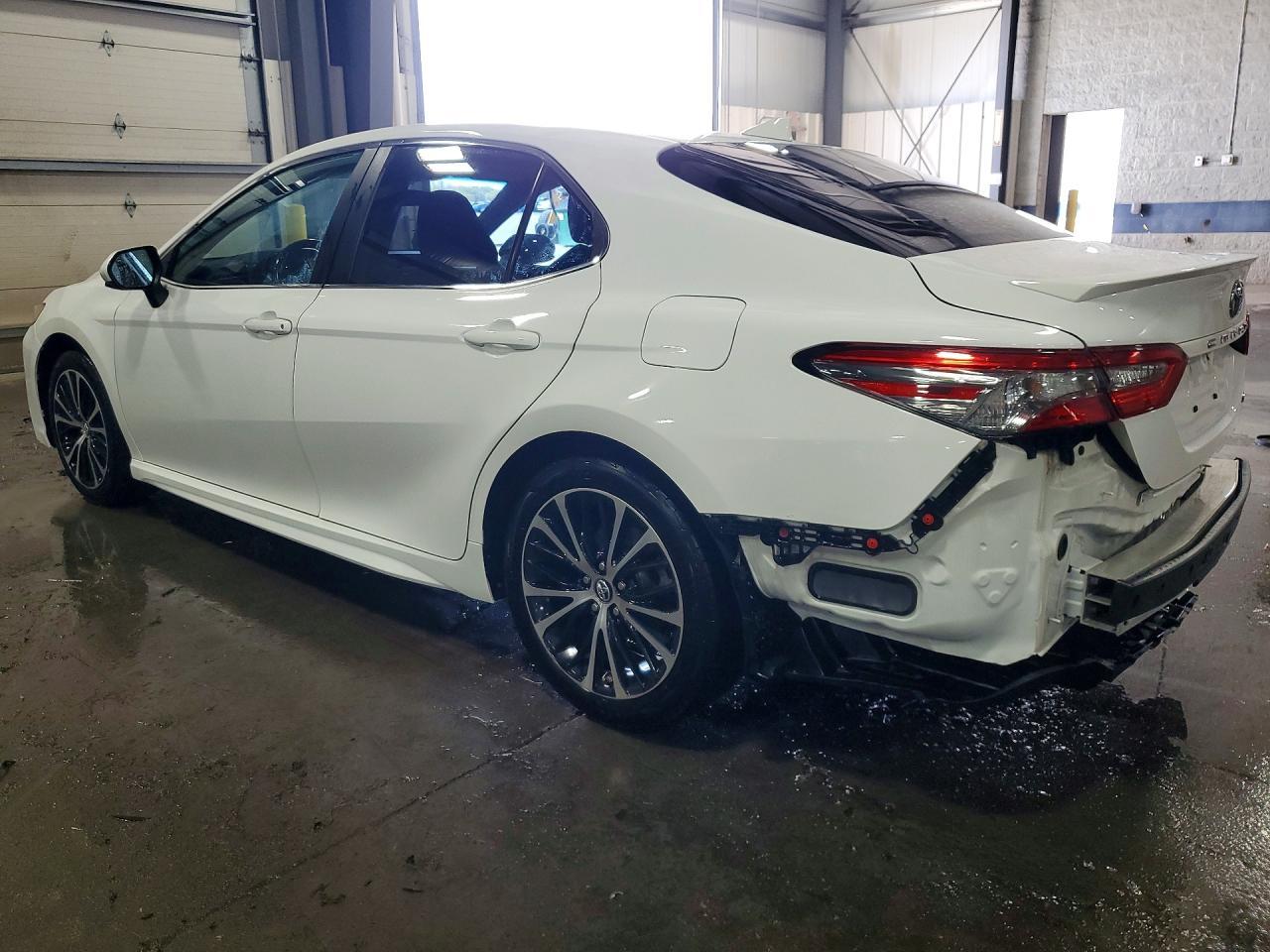 2019 Toyota Camry Se - Image 2