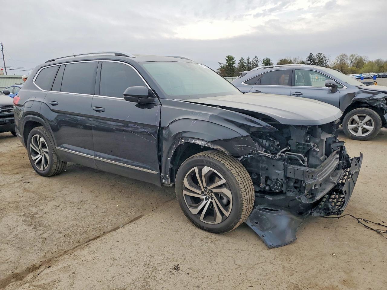 2021 Volkswagen Atlas Sel Premium - Image 4