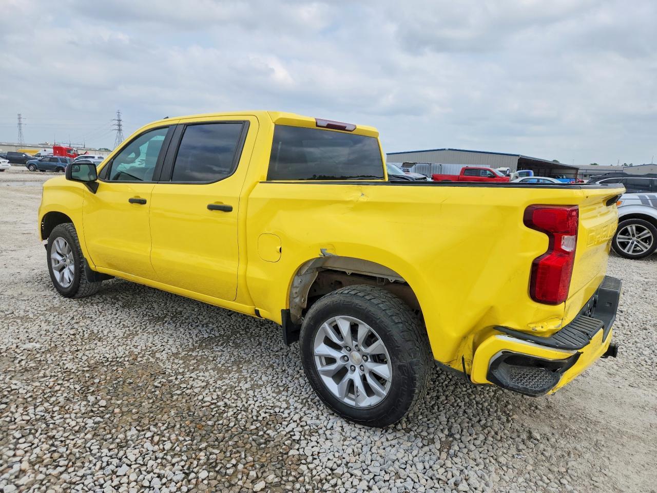 2022 Chevrolet Silverado K1500 Custom - Фото 2