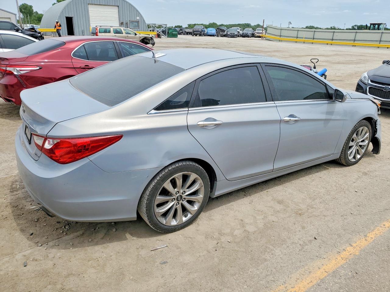 2011 Hyundai Sonata Limited 2.0T - Image 3